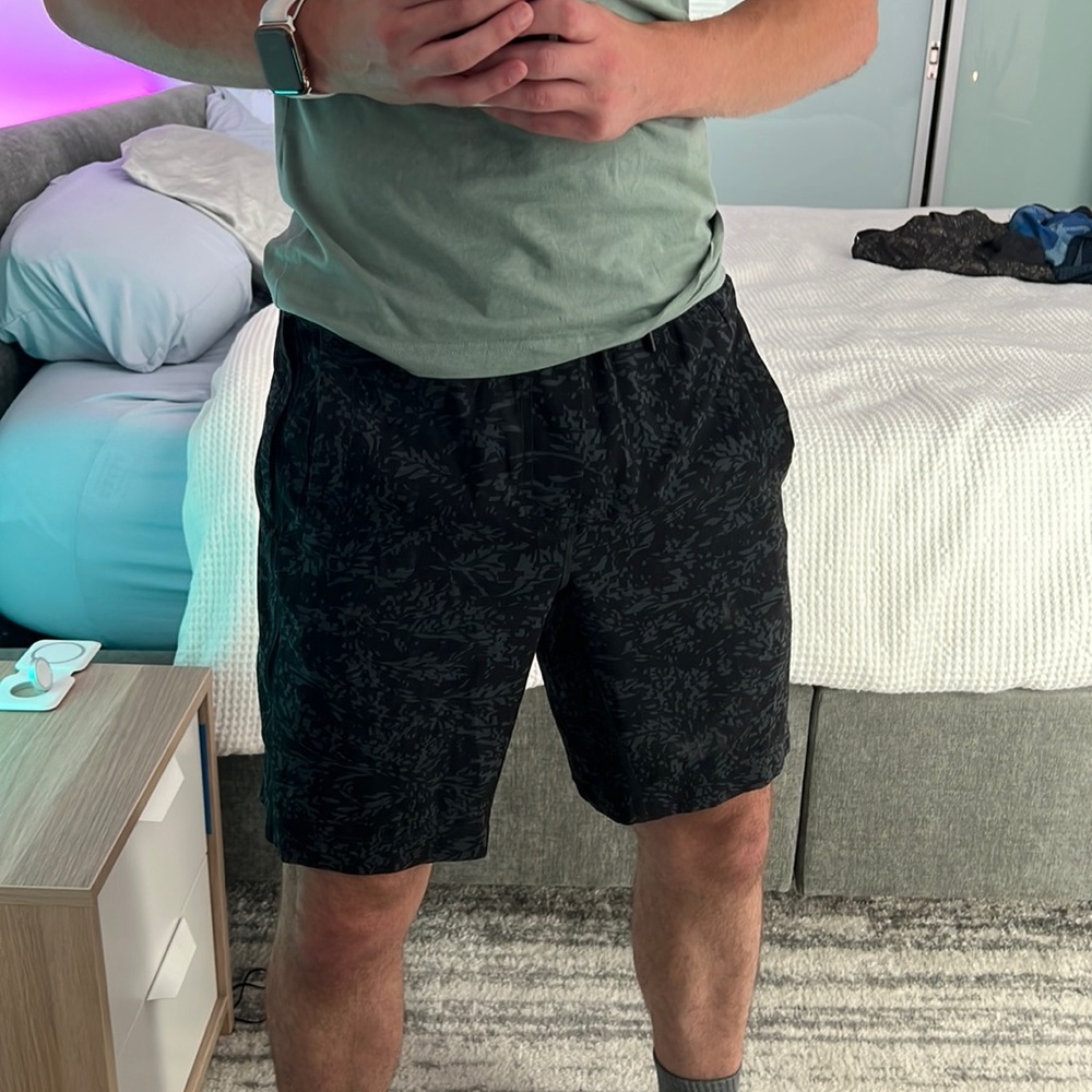 Patterned Lululemon lined shorts